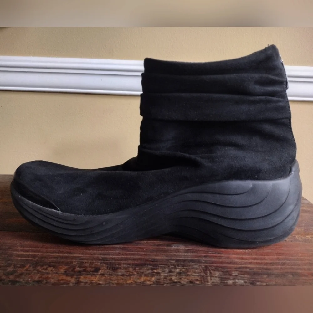 BZees Black Suede Zizzle Ankle Boots Size 11 - Picture 4 of 10